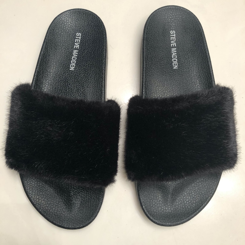 Steve Madden Furry Black Sandals